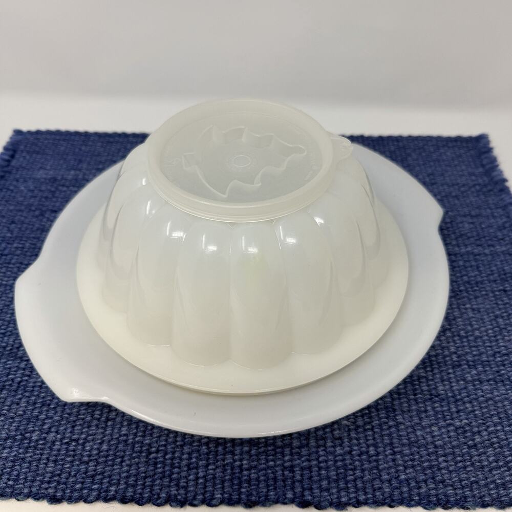 Tupperware Jel-N-Serve 5 Cup Mold